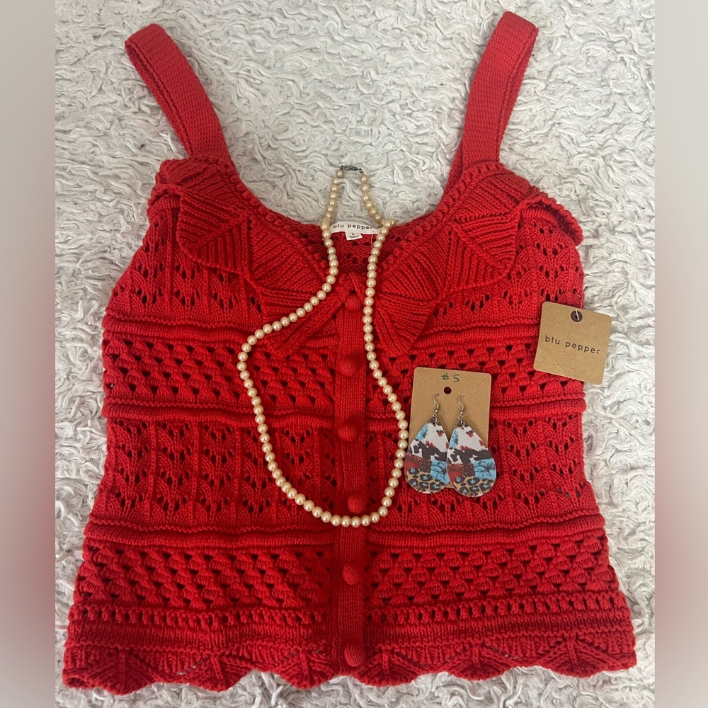 Blu Pepper Crochet Knit Tank, Vintage 1920s Necklace Stamped Japan & Earrings